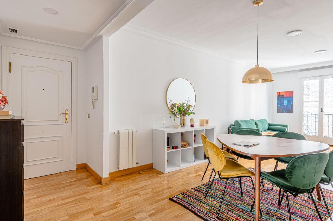 Spacious And Great With Swimming Pool In The Center Of By Sharingco. Apartment Madrid