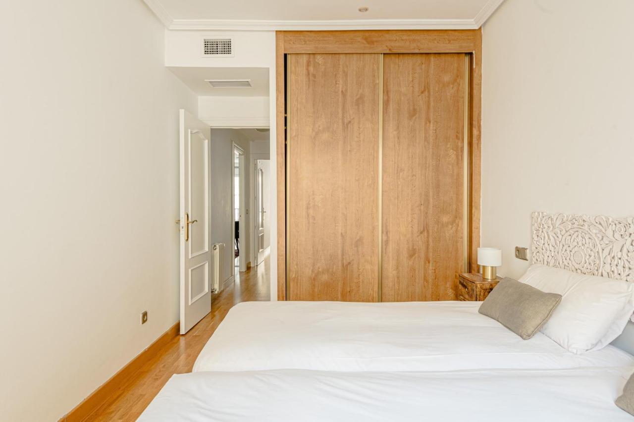 Spacious And Great With Swimming Pool In The Center Of By Sharingco. Apartment Madrid
